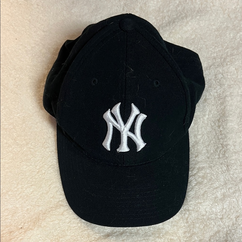 Black Yankees baseball hat